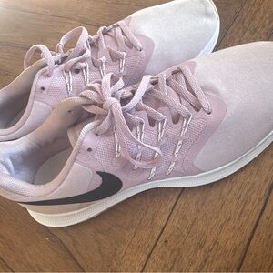 Nike Women's Run Swift Light Pink Sneakers